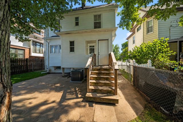 108 W Central Park Avenue, Davenport, IA 52803