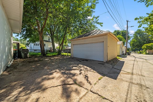 108 W Central Park Avenue, Davenport, IA 52803