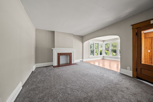 108 W Central Park Avenue, Davenport, IA 52803