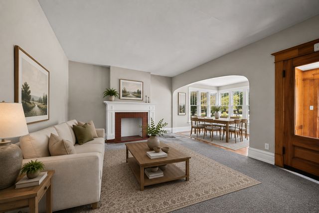 108 W Central Park Avenue, Davenport, IA 52803