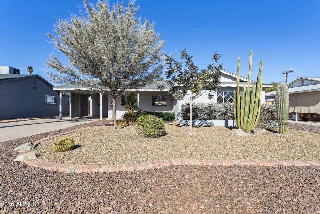 Image 1 of property listing at 7240 E GARFIELD Street, Scottsdale, AZ 85257