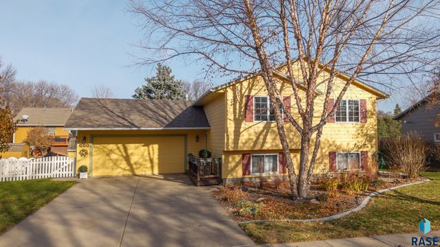 600 N Yellowstone Dr Drive, Brandon, SD 57005
