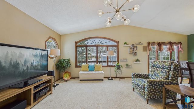 600 N Yellowstone Dr Drive, Brandon, SD 57005