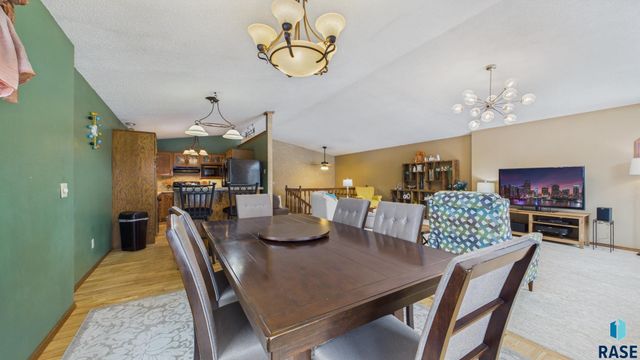 600 N Yellowstone Dr Drive, Brandon, SD 57005