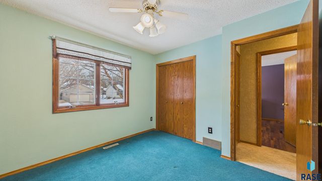 600 N Yellowstone Dr Drive, Brandon, SD 57005