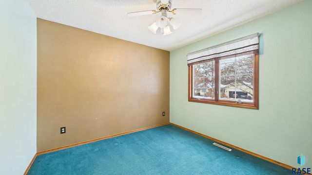 600 N Yellowstone Dr Drive, Brandon, SD 57005