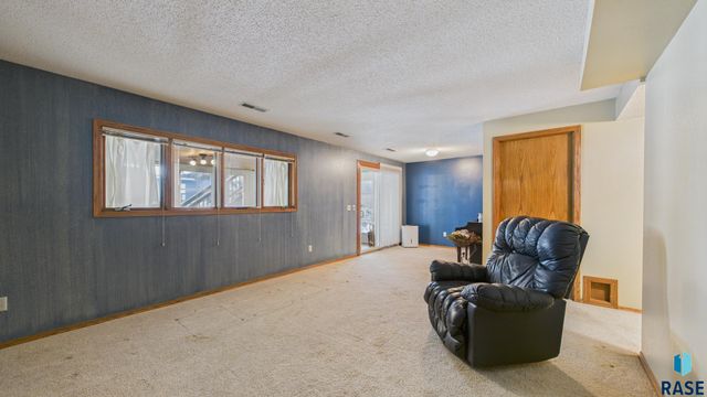 600 N Yellowstone Dr Drive, Brandon, SD 57005