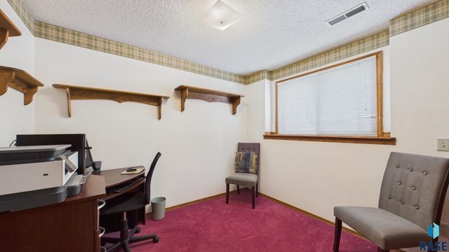 600 N Yellowstone Dr Drive, Brandon, SD 57005