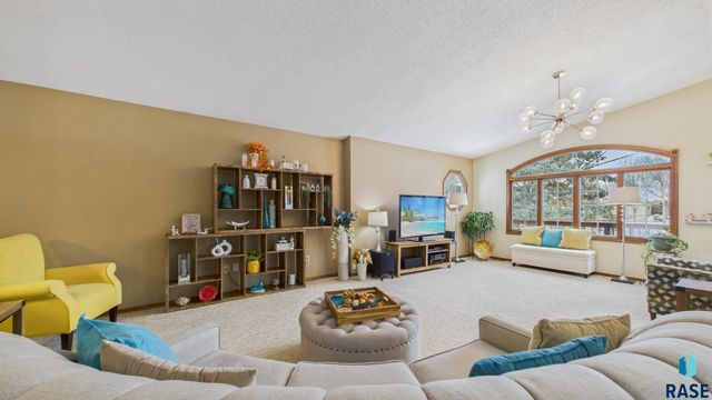 600 N Yellowstone Dr Drive, Brandon, SD 57005