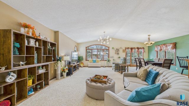 600 N Yellowstone Dr Drive, Brandon, SD 57005