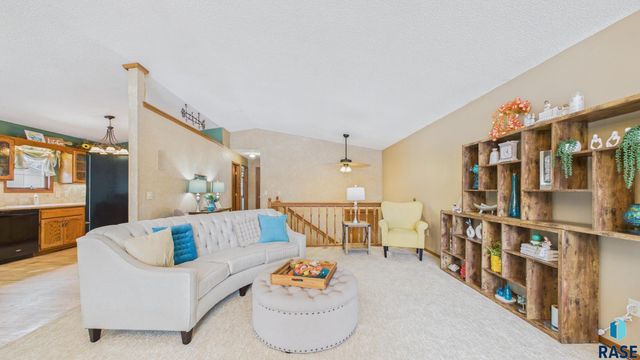 600 N Yellowstone Dr Drive, Brandon, SD 57005