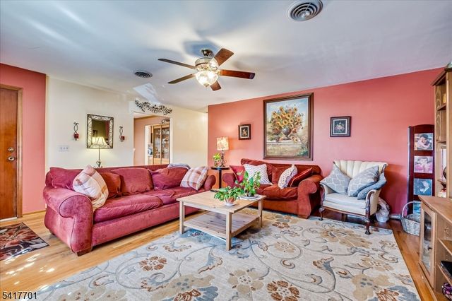 606 Knopf St, Linden City, NJ 07036