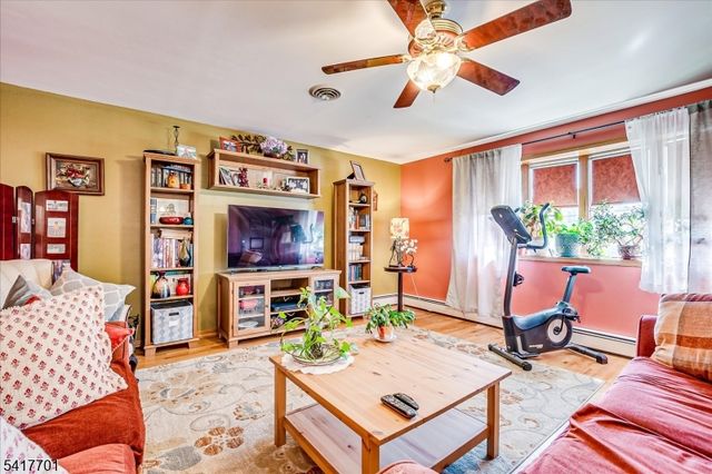 606 Knopf St, Linden City, NJ 07036