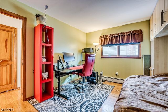 606 Knopf St, Linden City, NJ 07036