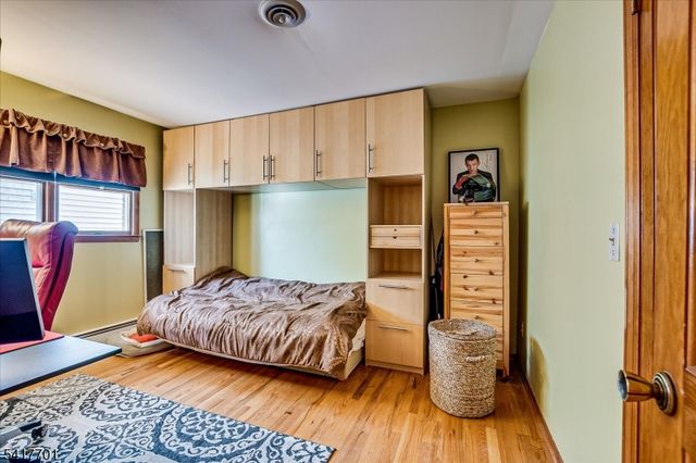 606 Knopf St, Linden City, NJ 07036