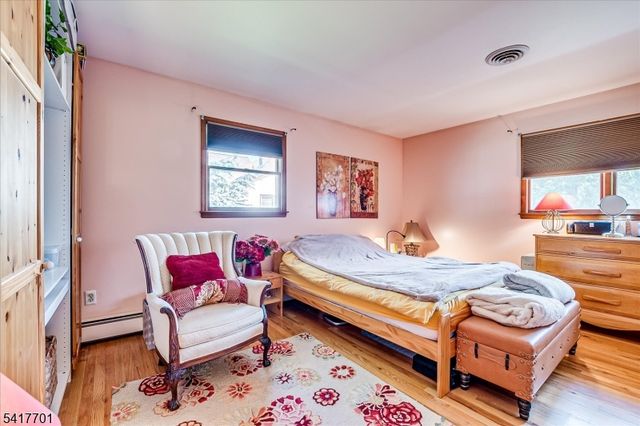 606 Knopf St, Linden City, NJ 07036