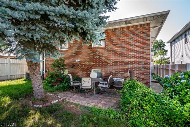 606 Knopf St, Linden City, NJ 07036