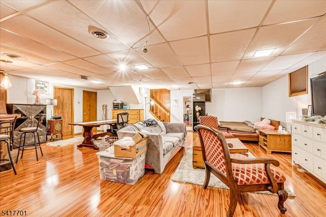 606 Knopf St, Linden City, NJ 07036