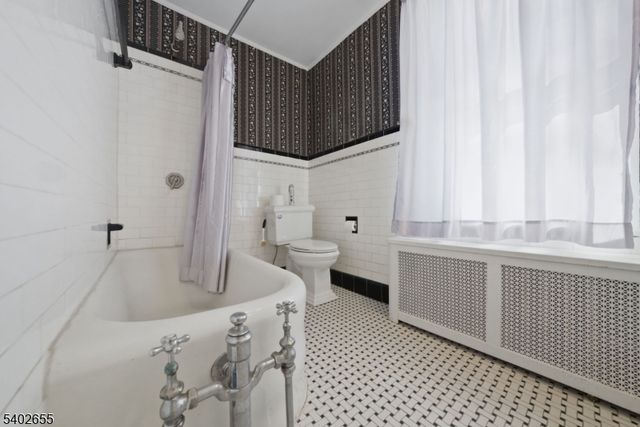 249 Parish Dr, Wayne Twp., NJ 07470