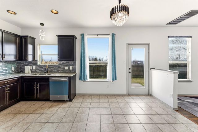 100 Serpentine LN, Jarrell, TX 76537