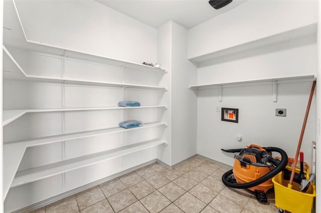 100 Serpentine LN, Jarrell, TX 76537