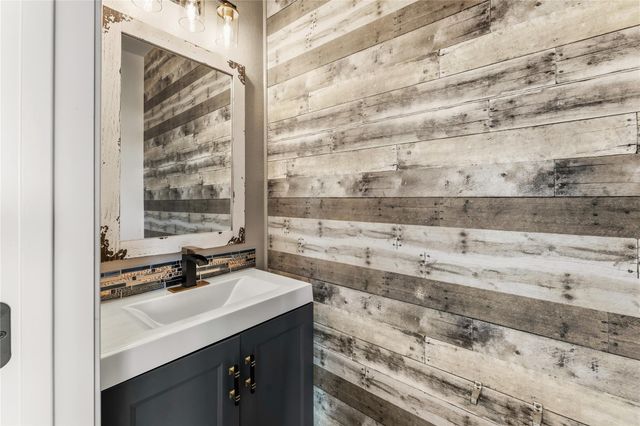 100 Serpentine LN, Jarrell, TX 76537