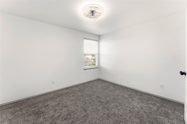 100 Serpentine LN, Jarrell, TX 76537