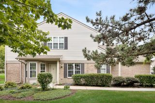 1720 Grove Avenue A, Schaumburg, IL 60193