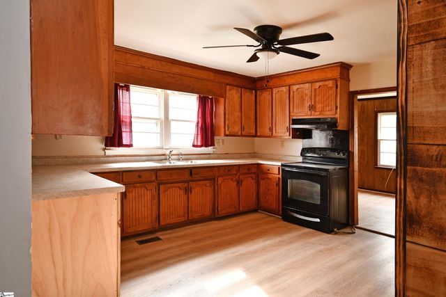 24 White Horse Road Extension, Greenville, SC 29695