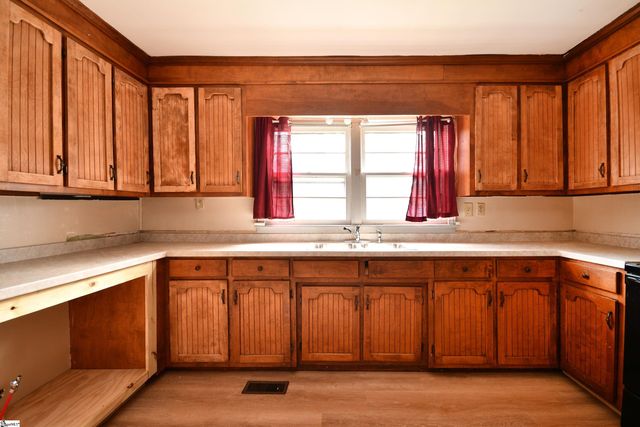 24 White Horse Road Extension, Greenville, SC 29695