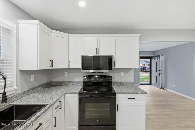 1707 Flagstaff Ct, Louisville, KY 40223