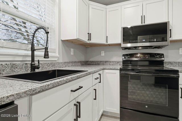 1707 Flagstaff Ct, Louisville, KY 40223