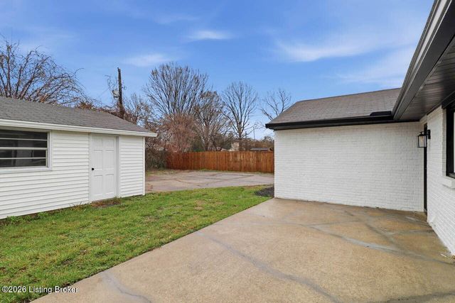 1707 Flagstaff Ct, Louisville, KY 40223