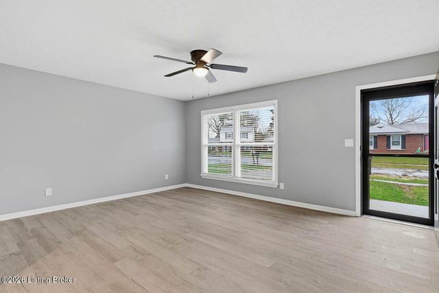 1707 Flagstaff Ct, Louisville, KY 40223