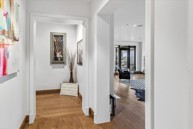 21 N May Street 501, Chicago, IL 60607