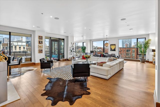 21 N May Street 501, Chicago, IL 60607