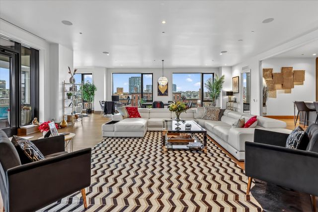 21 N May Street 501, Chicago, IL 60607