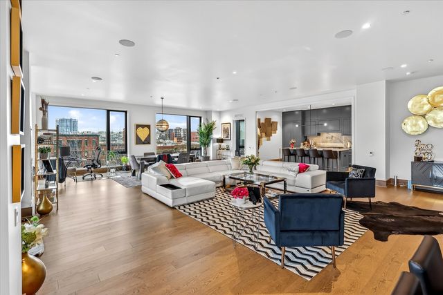 21 N May Street 501, Chicago, IL 60607