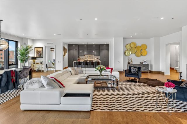 21 N May Street 501, Chicago, IL 60607