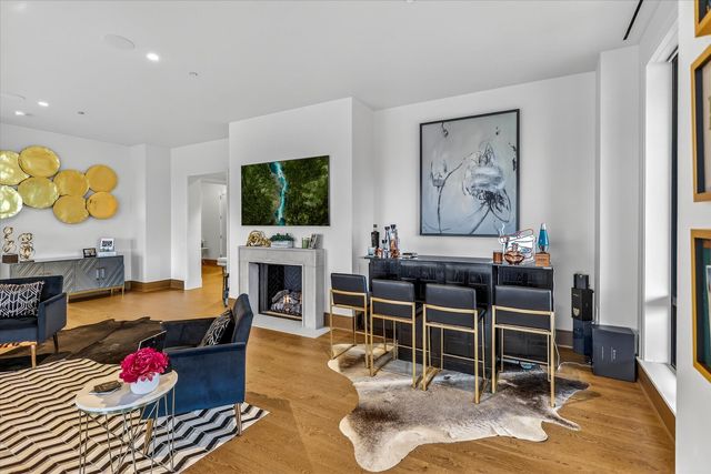 21 N May Street 501, Chicago, IL 60607