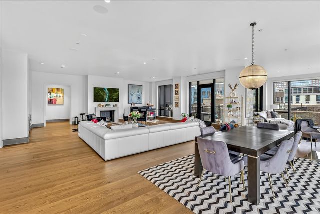 21 N May Street 501, Chicago, IL 60607