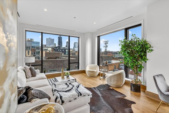 21 N May Street 501, Chicago, IL 60607