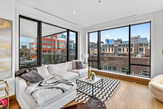 21 N May Street 501, Chicago, IL 60607