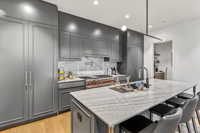 21 N May Street 501, Chicago, IL 60607