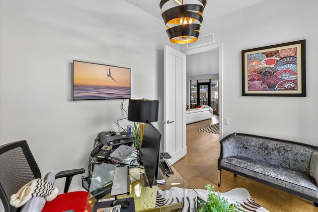 21 N May Street 501, Chicago, IL 60607