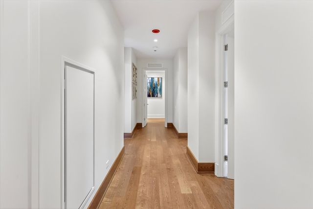 21 N May Street 501, Chicago, IL 60607