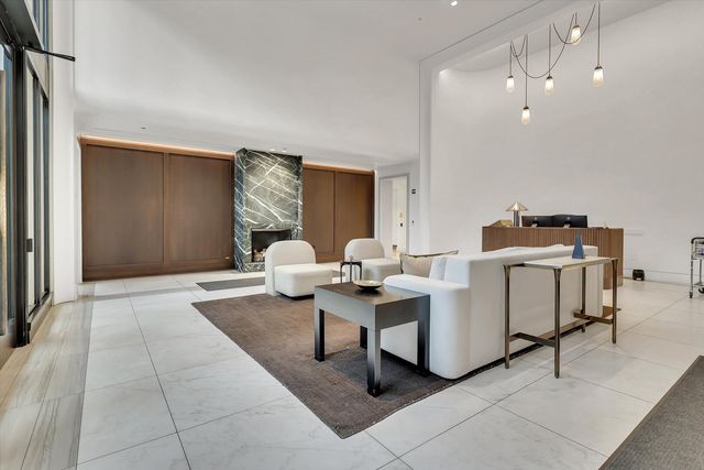 21 N May Street 501, Chicago, IL 60607