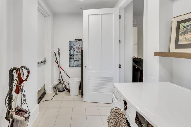 21 N May Street 501, Chicago, IL 60607