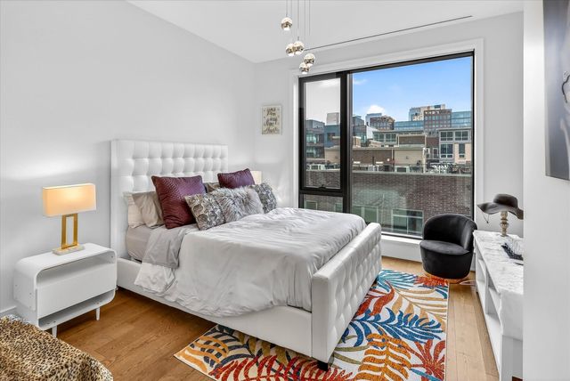 21 N May Street 501, Chicago, IL 60607