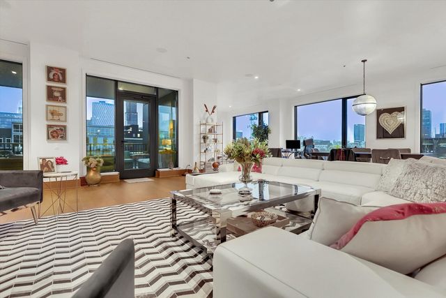 21 N May Street 501, Chicago, IL 60607